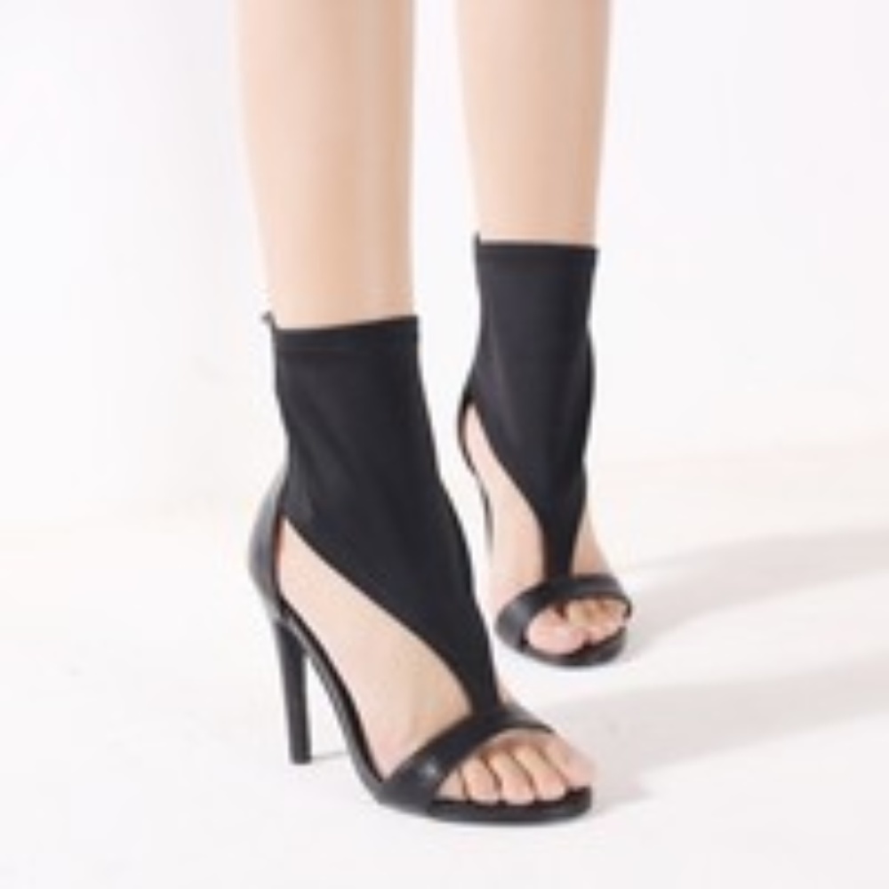 New Black Bold Mackinj Heels